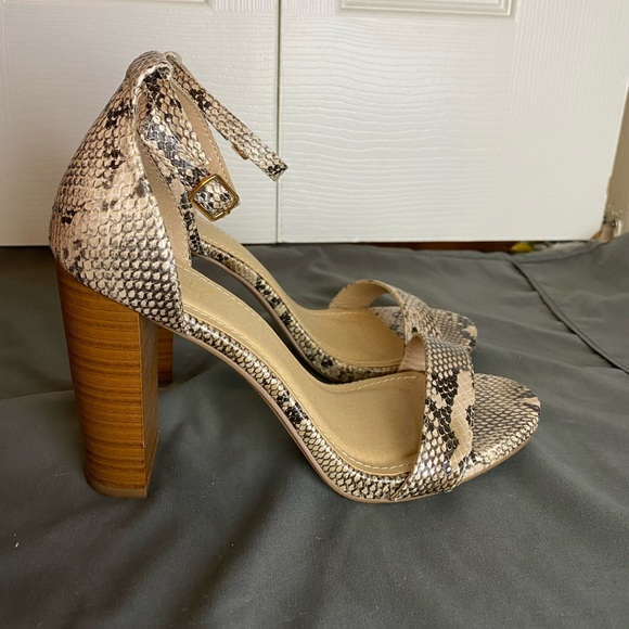 Y-not snakeskin high heels - Picture 3 of 6